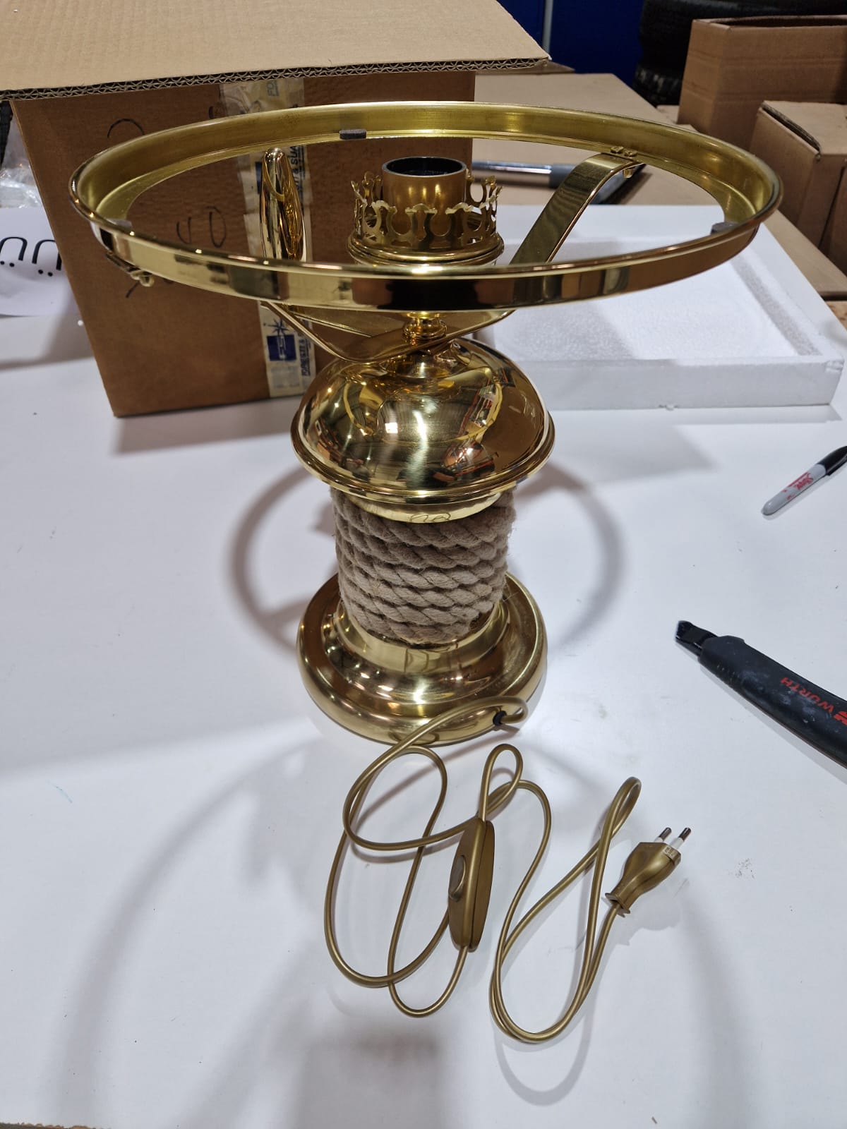 Galda lampa ar vadu – attēls 2