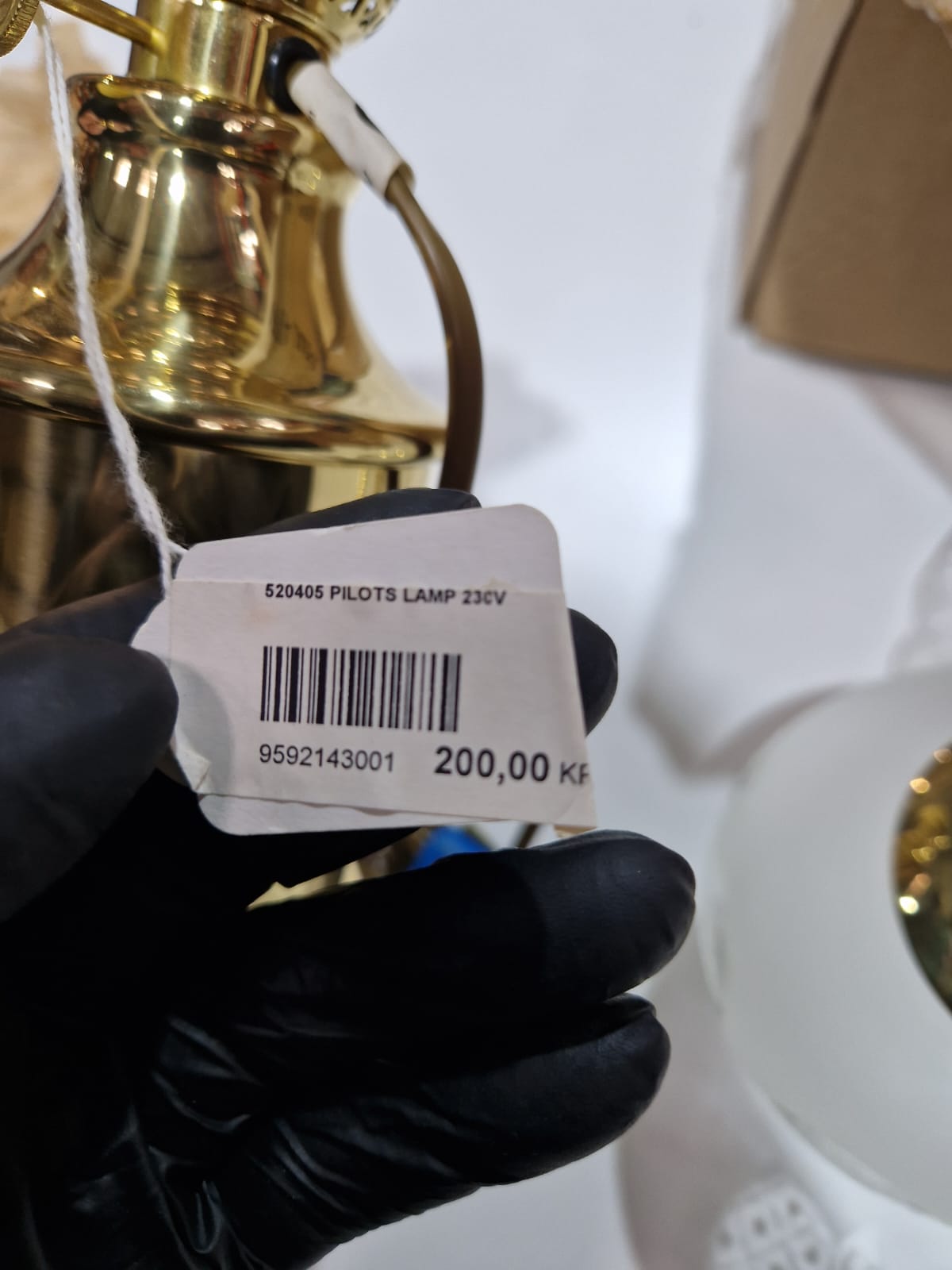 Galda lampa ar stikla kupolu – attēls 2