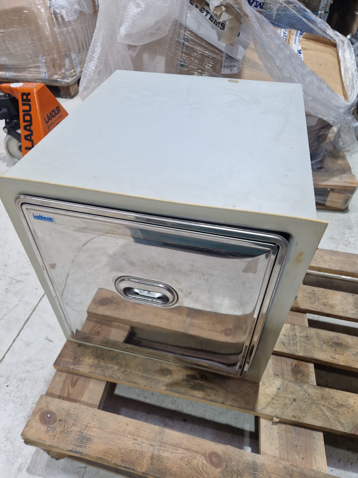 Isotherm ledusskapis 3105BA2C00006 – attēls 3