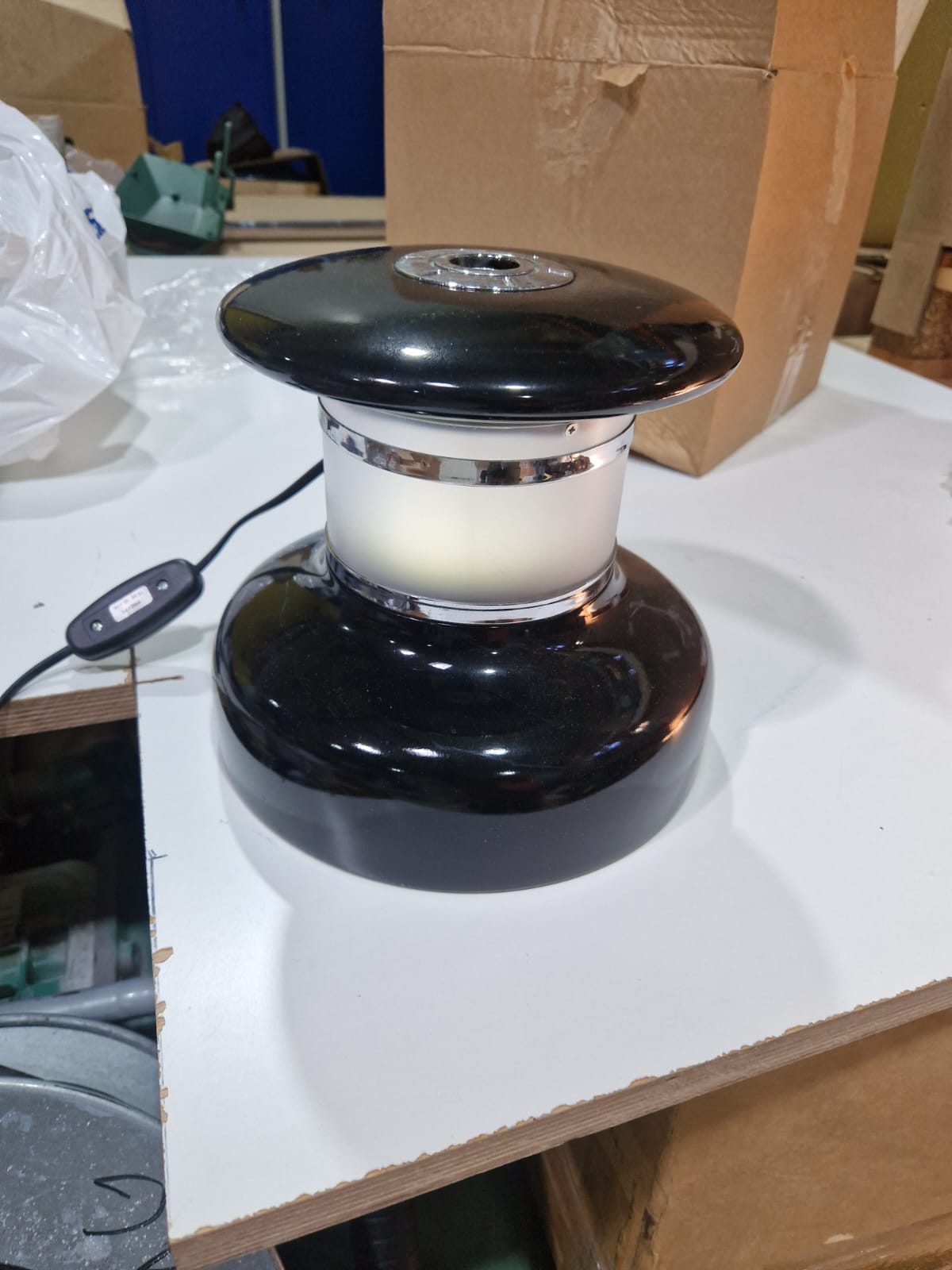 Vintsikujuline lamp 220 mm